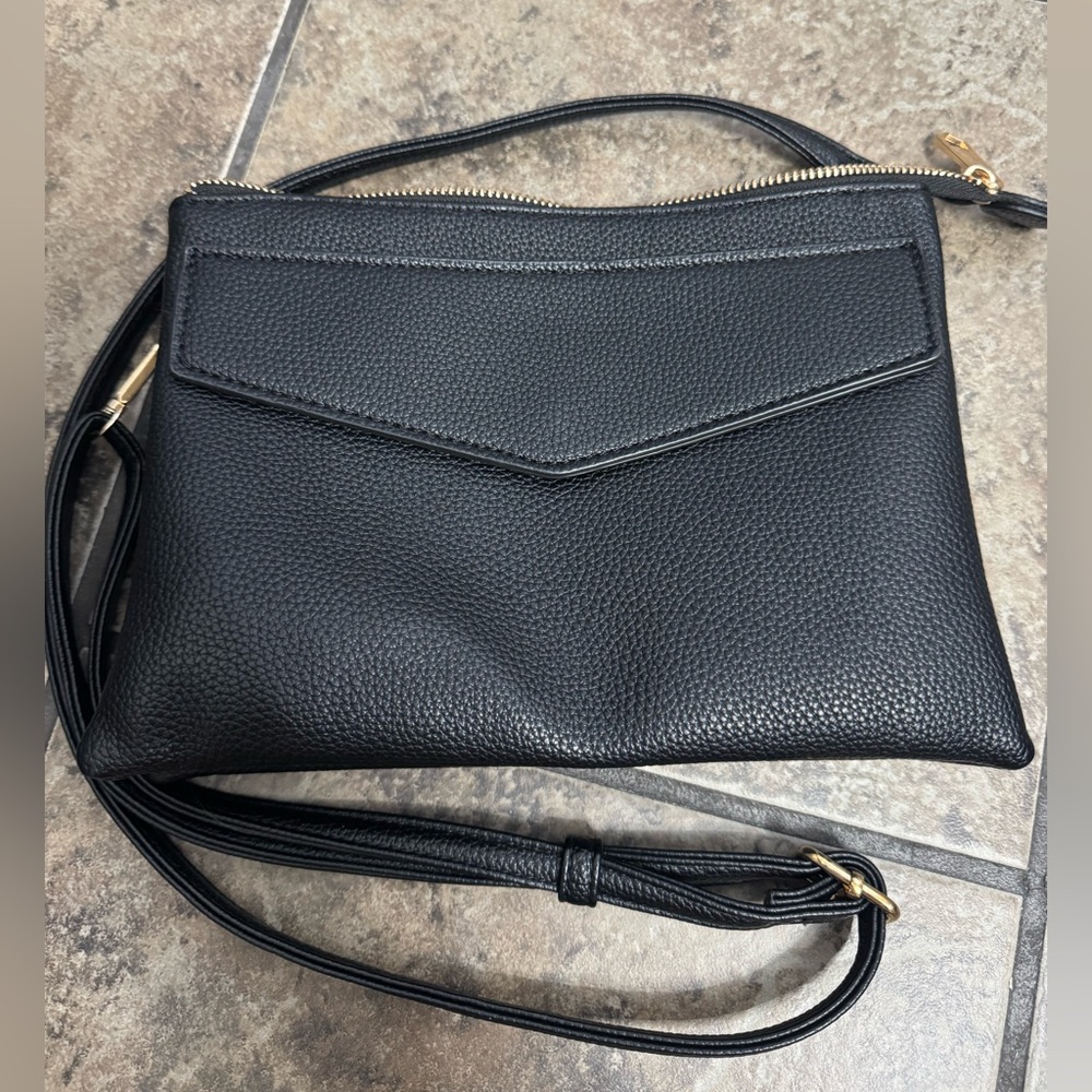 Black pleather crossbody purse